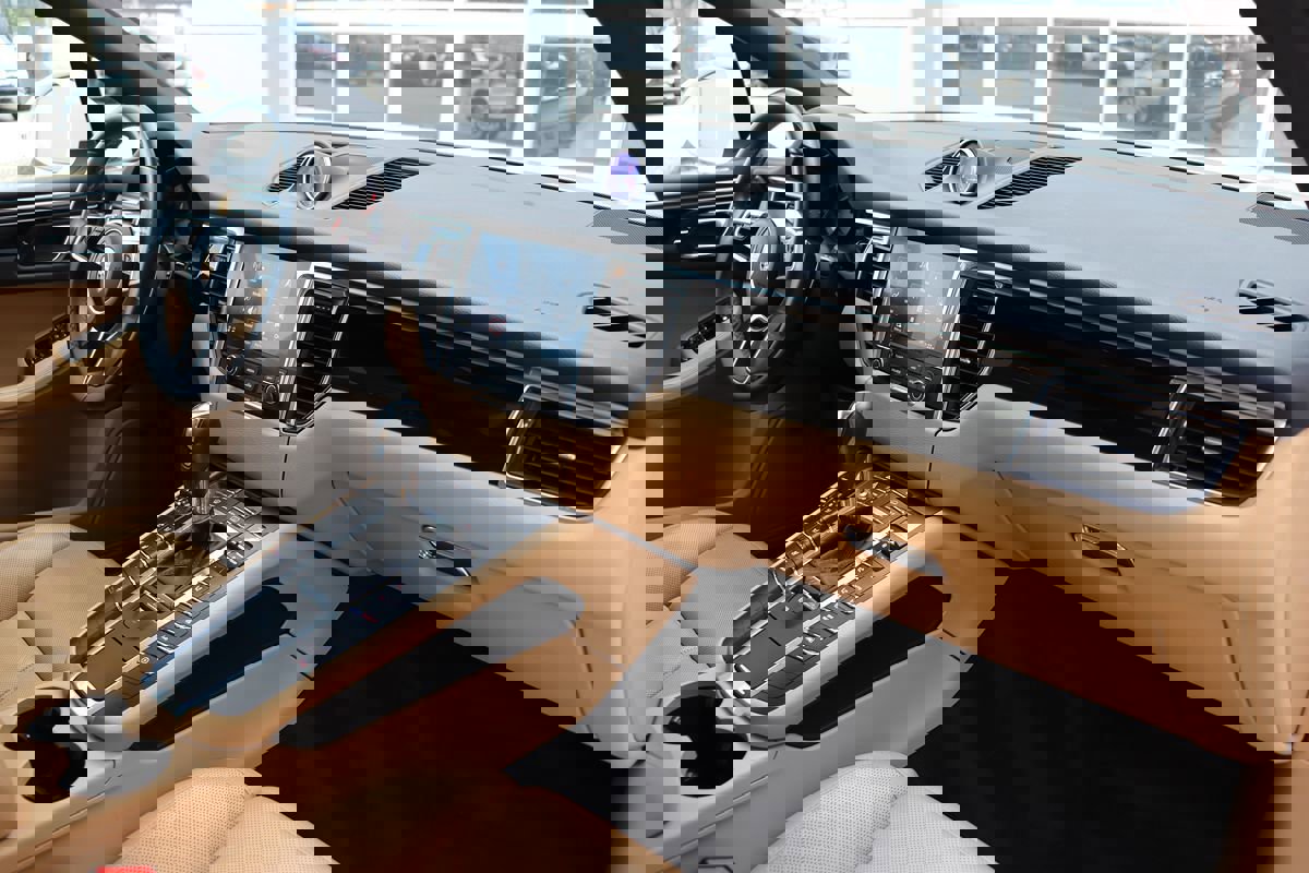 Used 2017 Porsche Macan S image 12