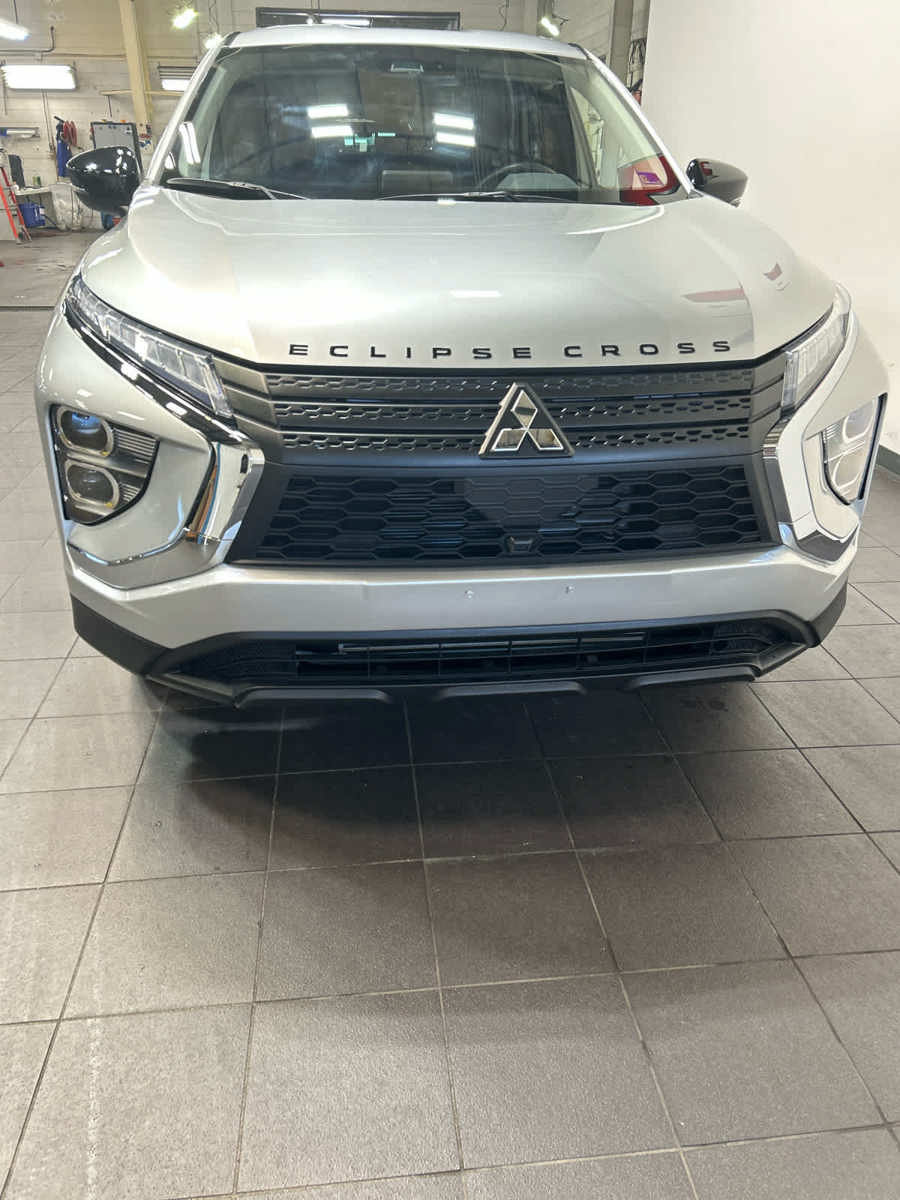 Used 2025 Mitsubishi Eclipse Cross LE AWD/4WD image 3