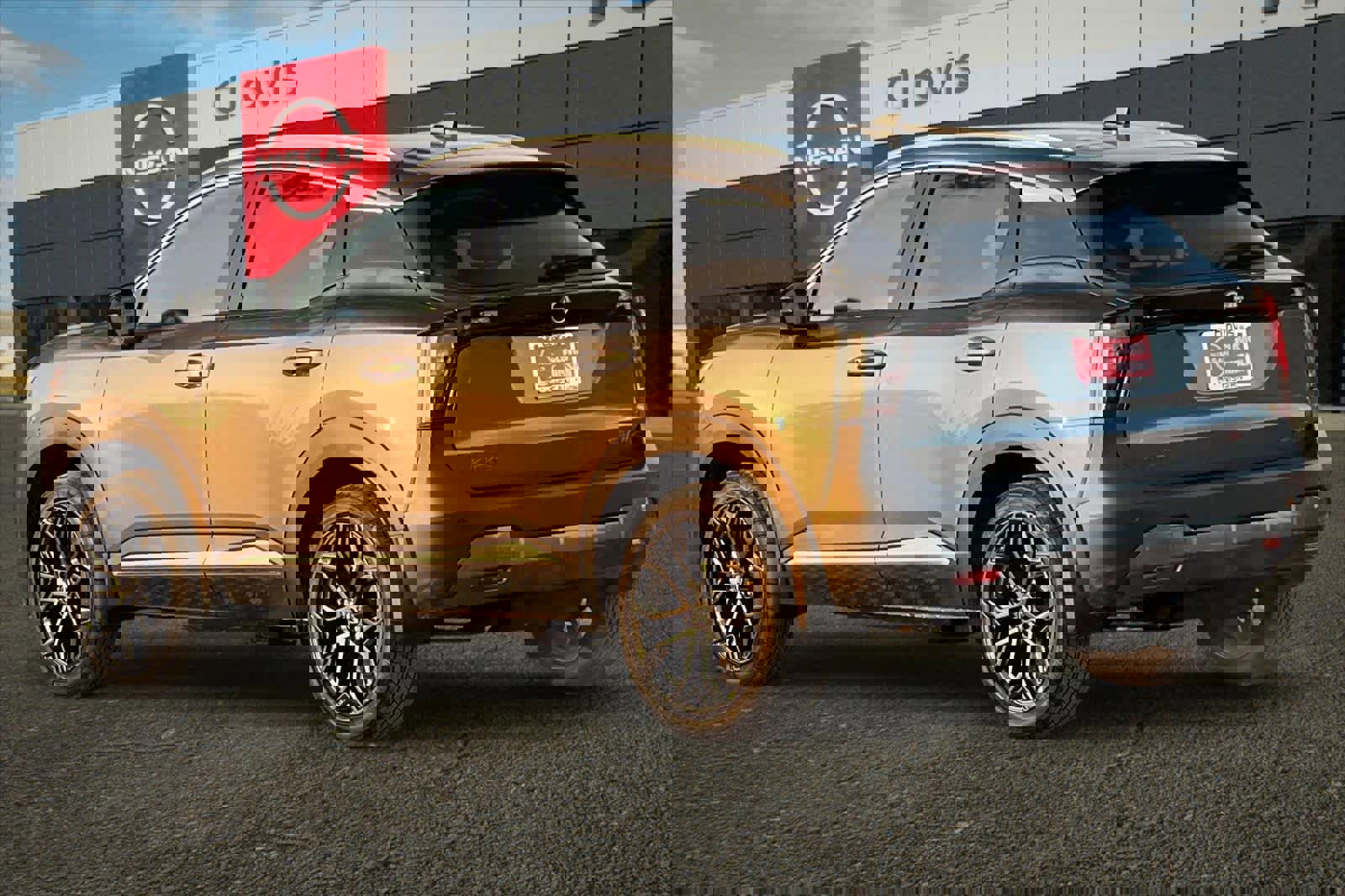 New 2026 Nissan Kicks SR image 7