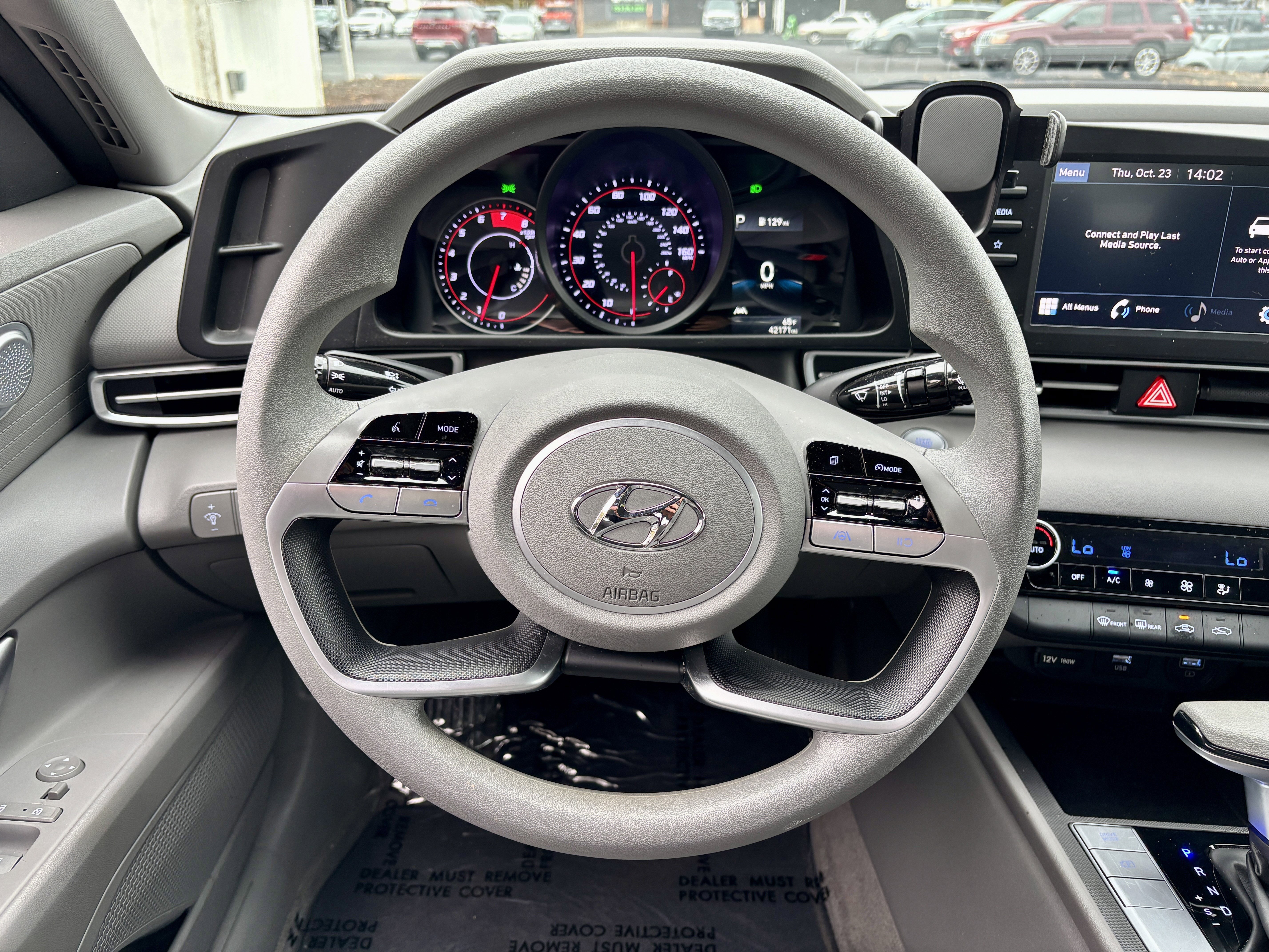 Used 2023 Hyundai Elantra SEL w/ Cargo Package image 22