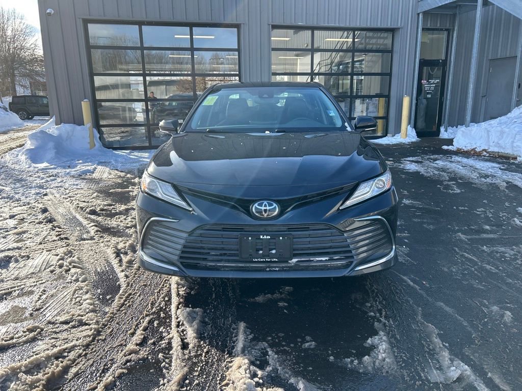 Used 2022 Toyota Camry XLE image 8