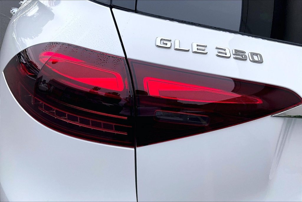 Certified 2025 Mercedes-Benz GLE 350 4MATIC image 32
