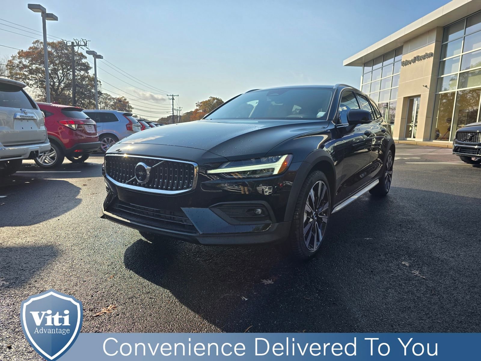 Certified 2025 Volvo V60 B5 Cross Country Ultra w/ Protection Package Premier AWD/4WD image 4