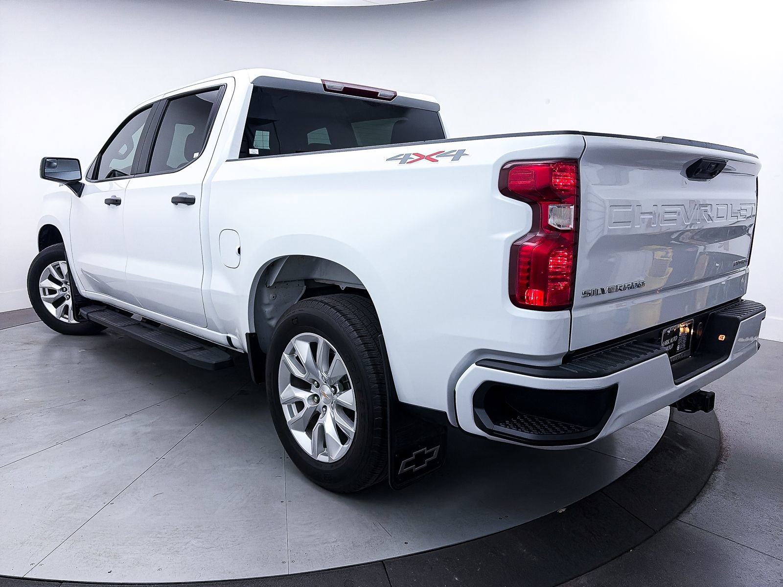 Used 2023 Chevrolet Silverado 1500 Custom image 2