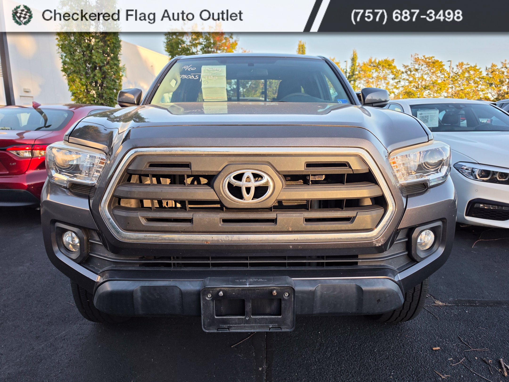 Used 2017 Toyota Tacoma SR5 w/ SR5 Appearance Package (SM) AWD/4WD image 2