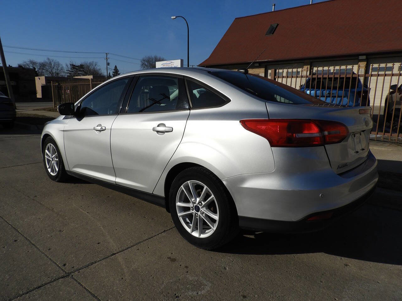Used 2015 Ford Focus SE w/ SE Cold Weather Package image 7