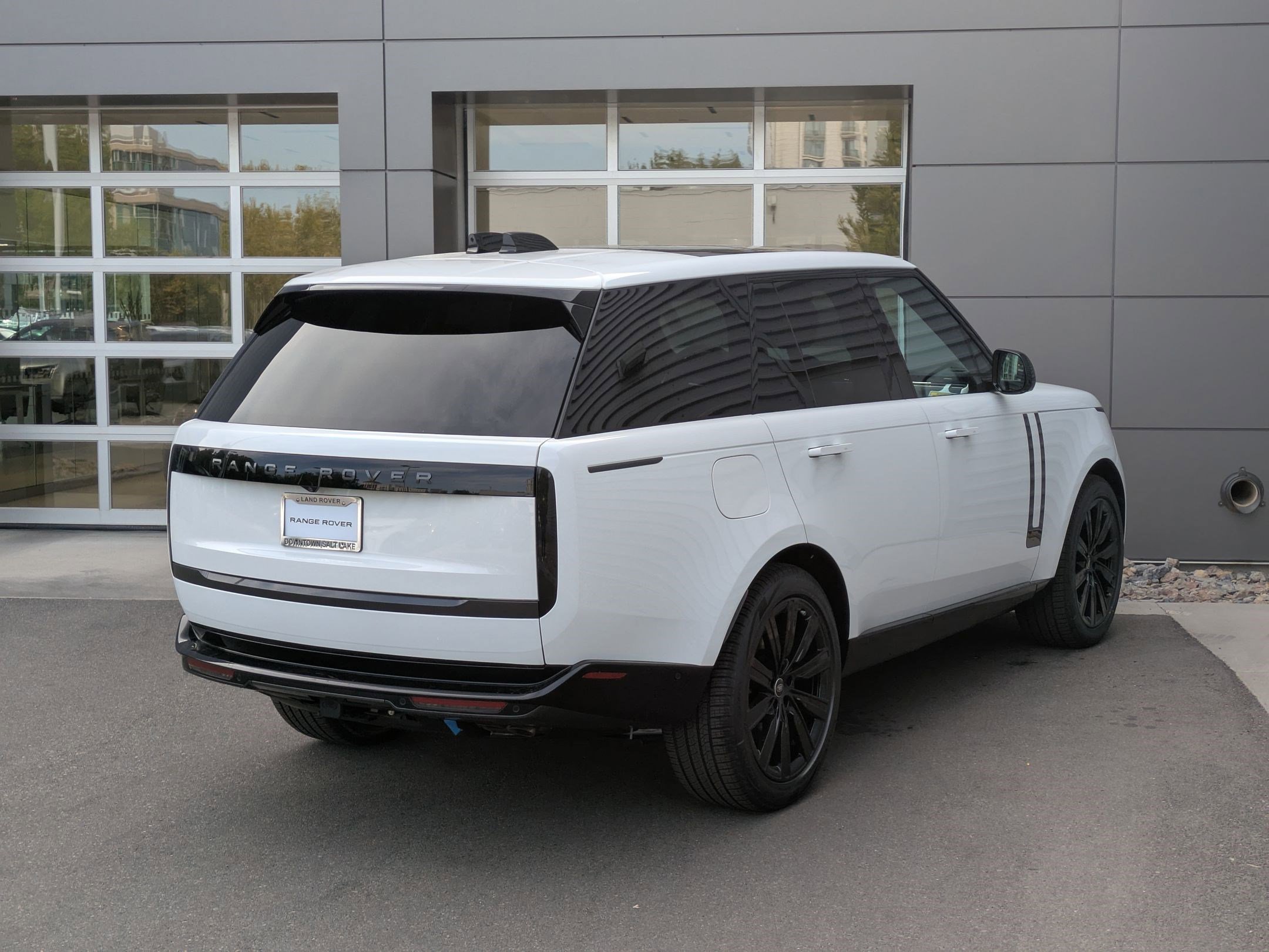 New 2025 Land Rover Range Rover SE image 5
