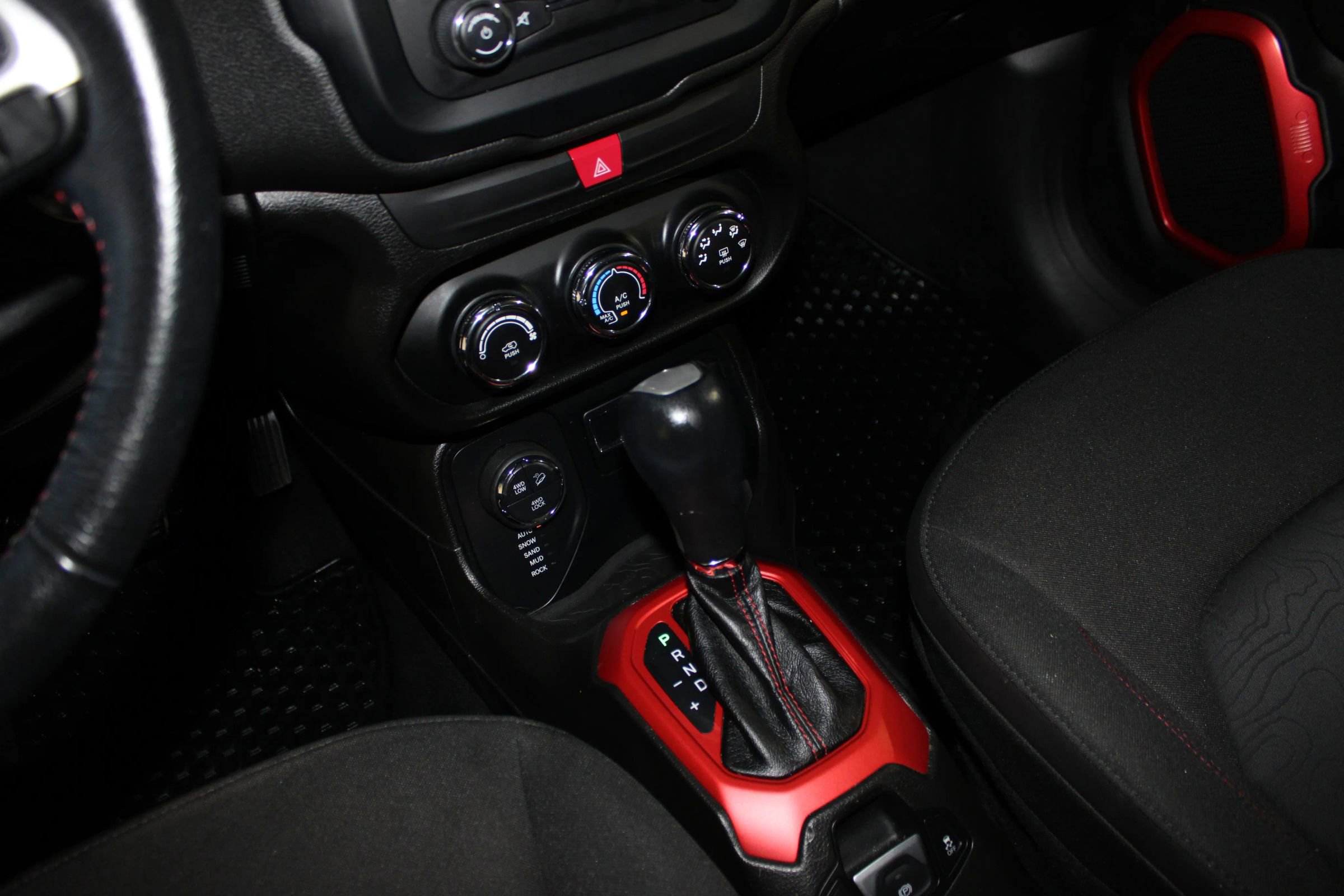 Used 2017 Jeep Renegade Trailhawk AWD/4WD image 14
