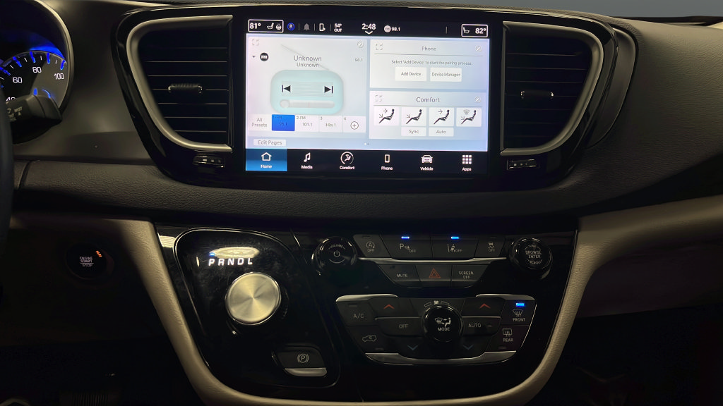 Used 2024 Chrysler Pacifica Touring-L FWD image 12