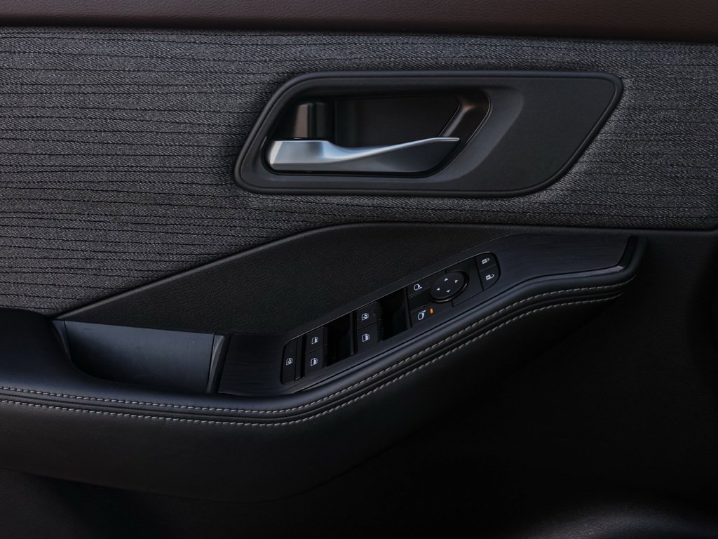 Used 2023 Nissan Rogue SV image 24