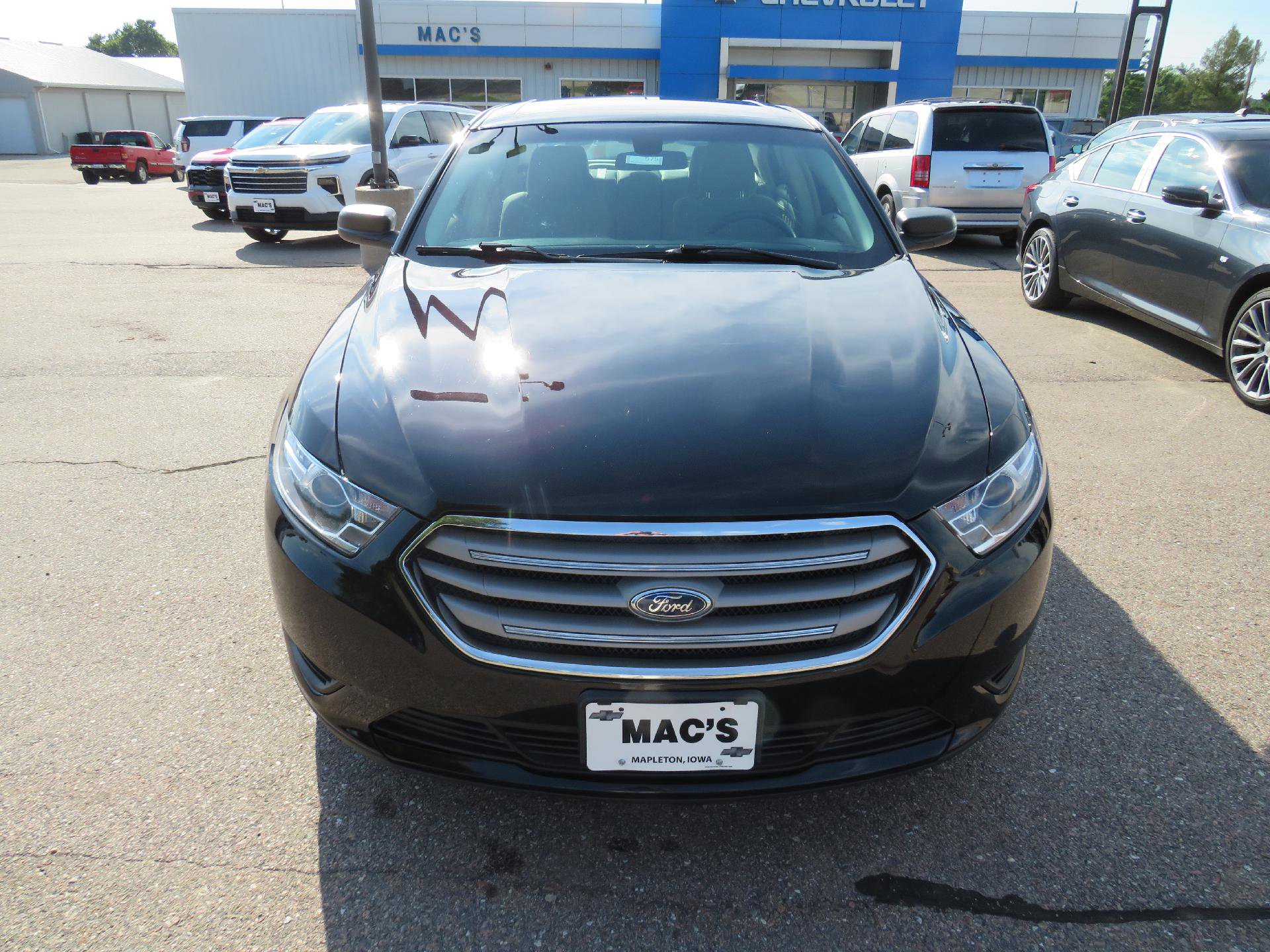 Used 2017 Ford Taurus SE image 12