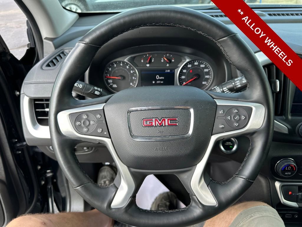 Used 2024 GMC Terrain SLT image 17