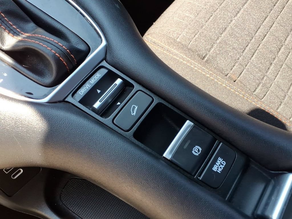 Used 2025 Honda HR-V Sport image 17