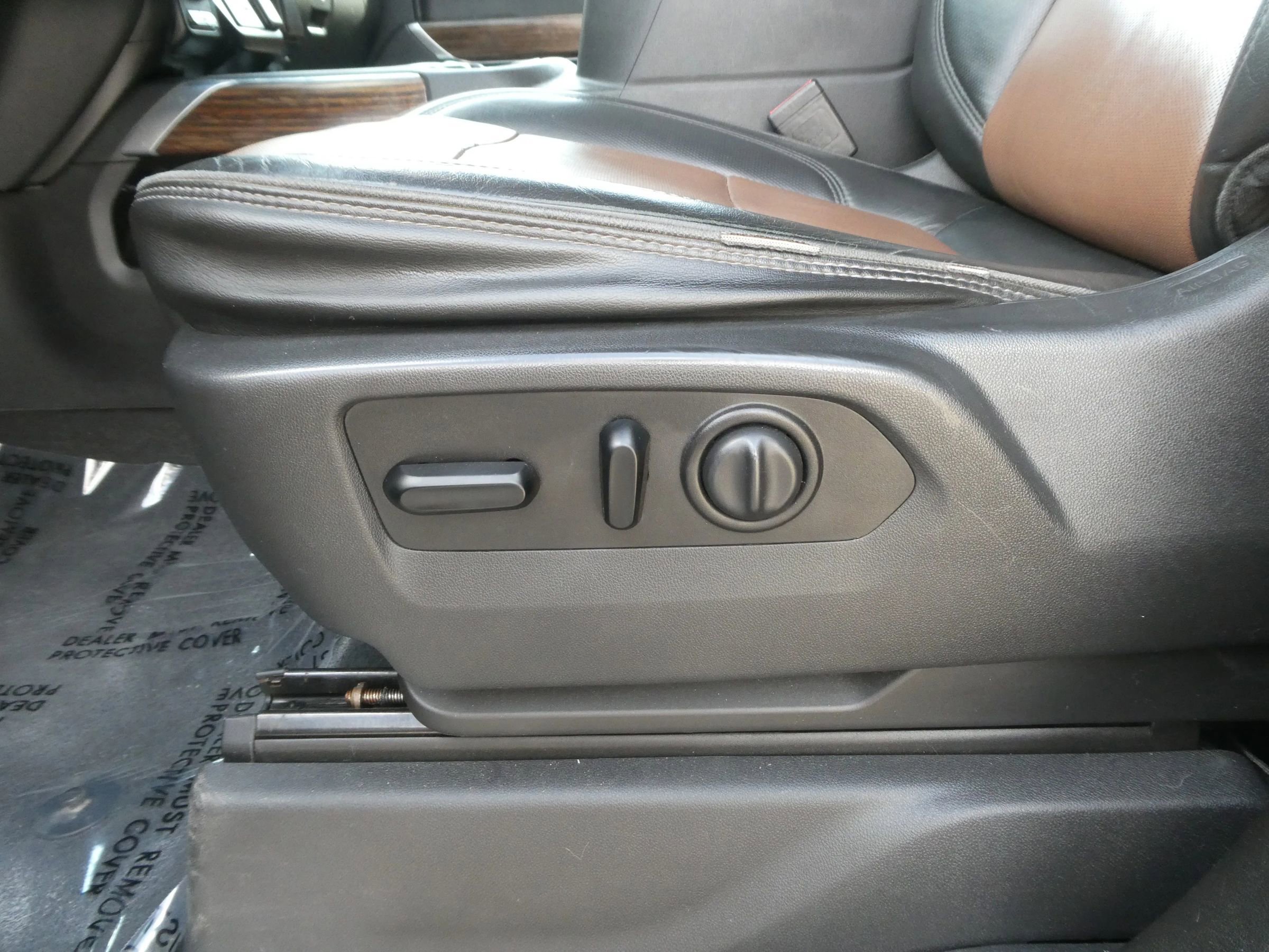 Used 2020 Chevrolet Silverado 1500 High Country w/ Technology Package AWD/4WD image 17