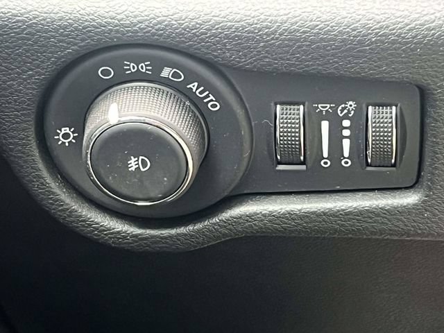 Used 2024 Chrysler Pacifica Touring-L w/ S Appearance Package FWD image 32