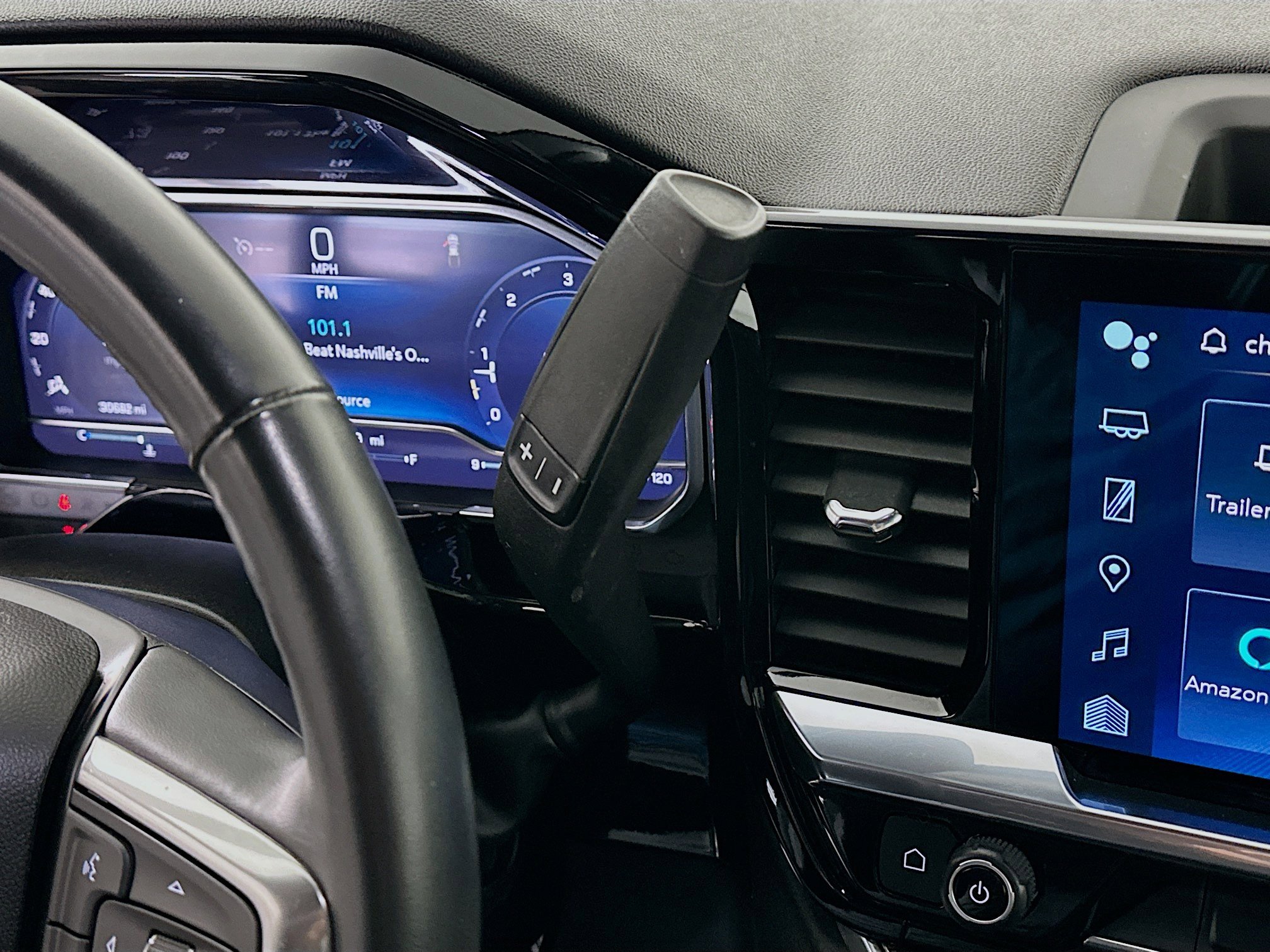 Used 2024 Chevrolet Silverado 1500 LT image 23