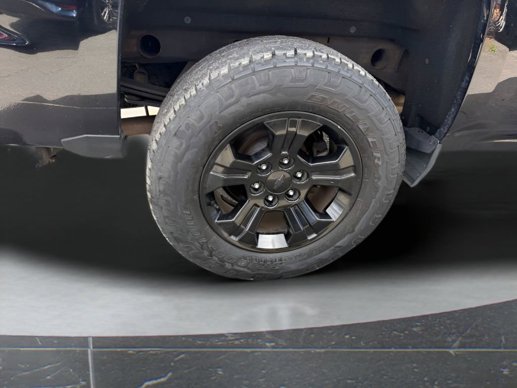 Used 2018 Chevrolet Silverado 1500 LT w/ Midnight Edition image 11