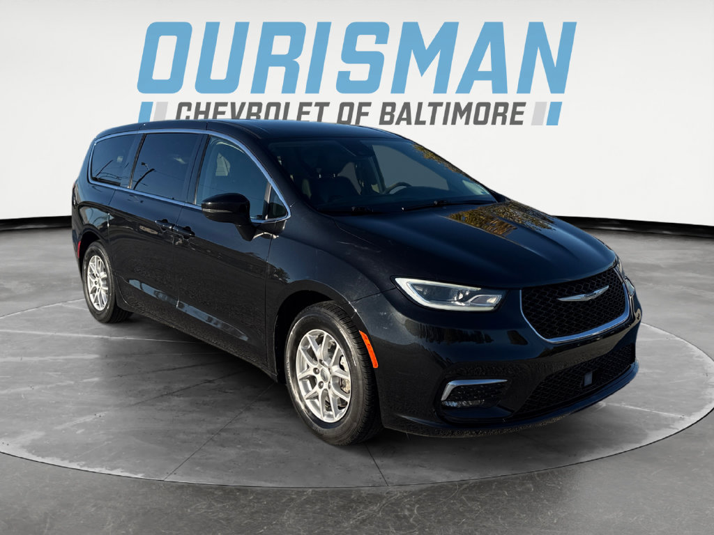Used 2023 Chrysler Pacifica Touring-L FWD image 1
