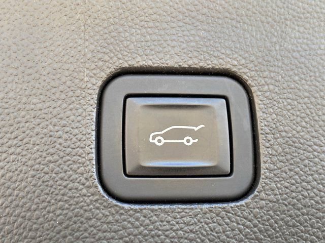 Used 2020 Buick Enclave Essence w/ Sport Touring Edition FWD image 8
