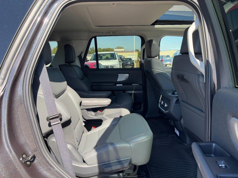 New 2025 Ford Expedition Active image 5