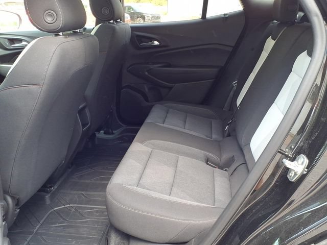 Used 2024 Chevrolet Trax RS w/ Sunroof Package FWD image 4