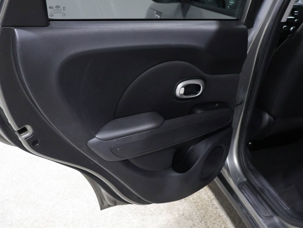 Used 2015 Kia Soul + image 19