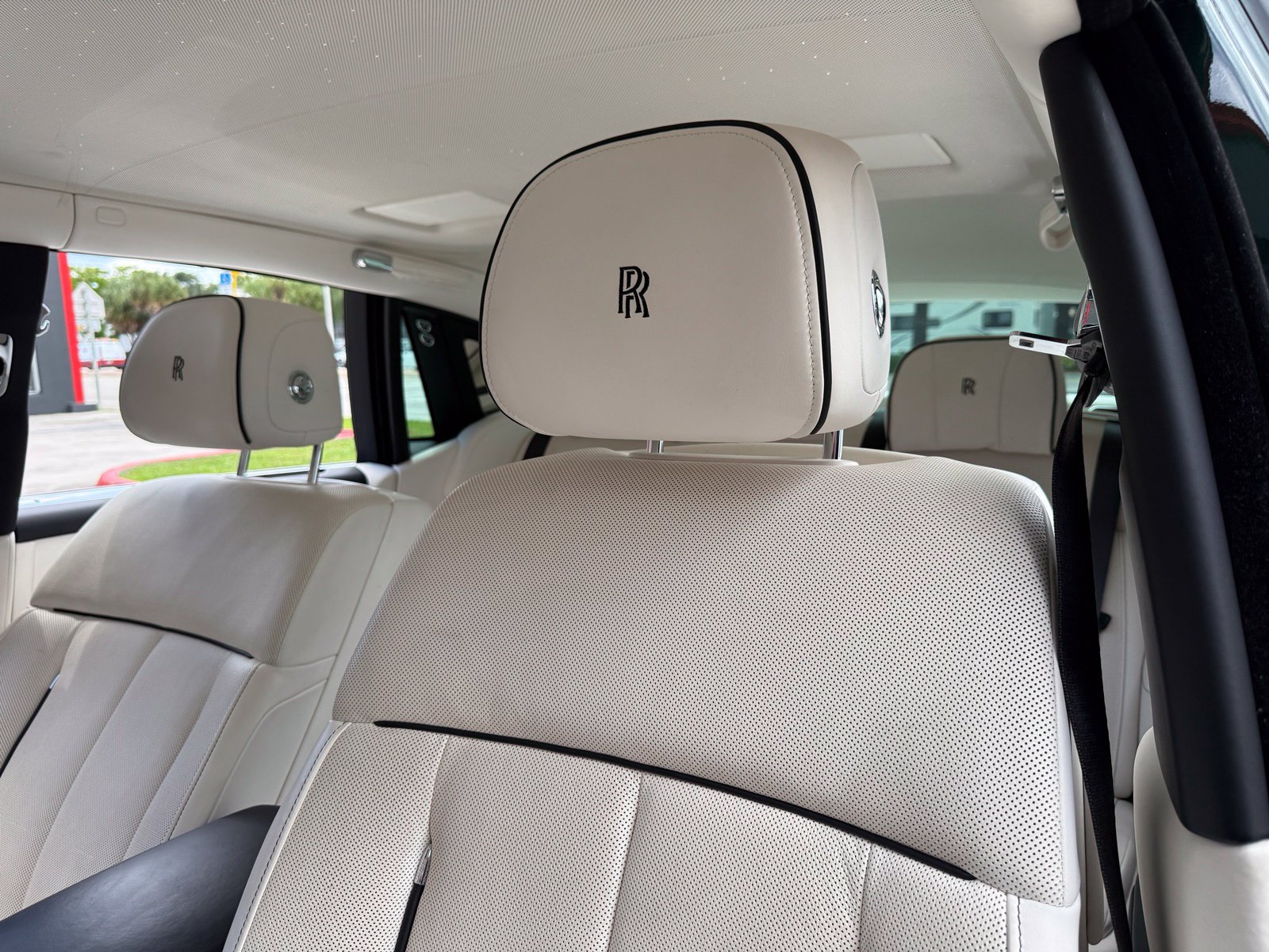 Used 2022 Rolls-Royce Phantom Sedan RWD image 30