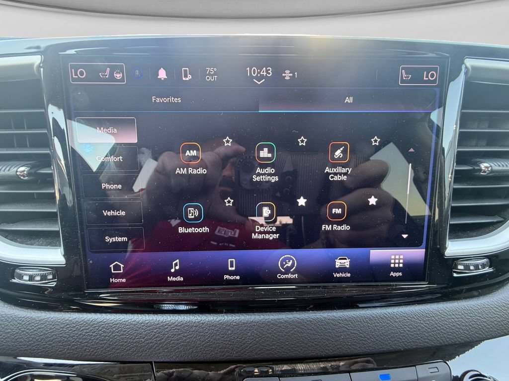 Used 2024 Chrysler Pacifica Touring-L FWD image 28
