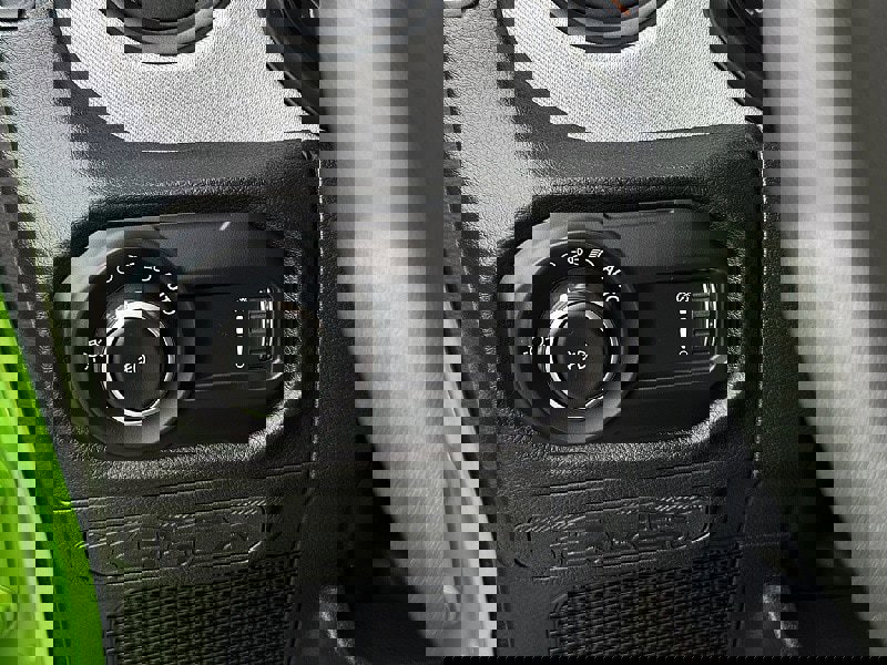 Used 2025 Jeep Wrangler Willys image 16