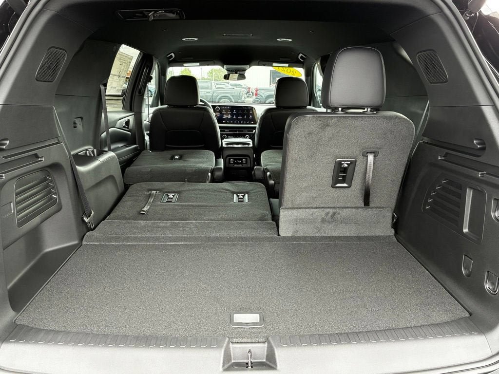 New 2027 Chevrolet Traverse LT w/ LPO, Floor Liner Package AWD/4WD image 31