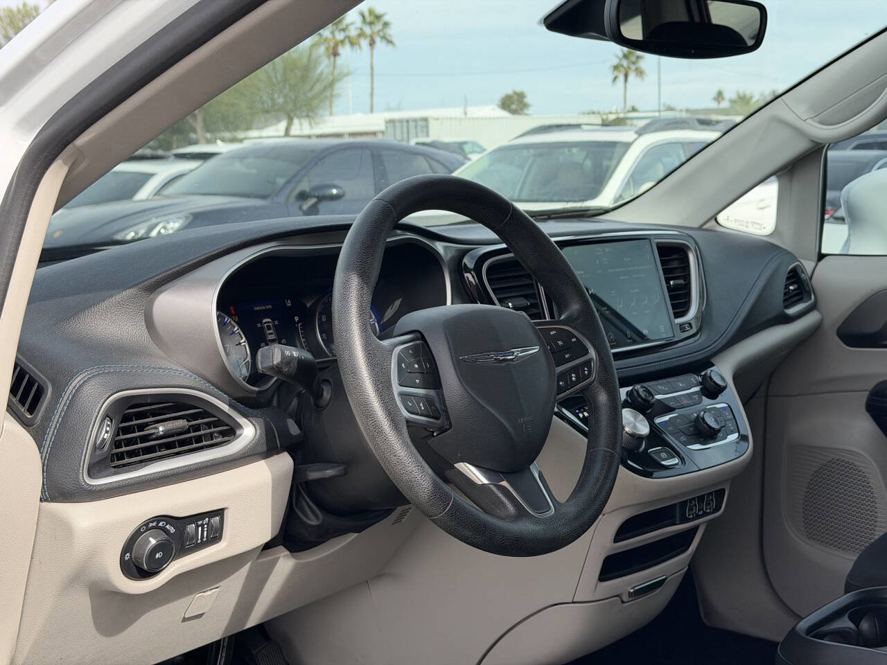 Used 2021 Chrysler Pacifica Touring image 18