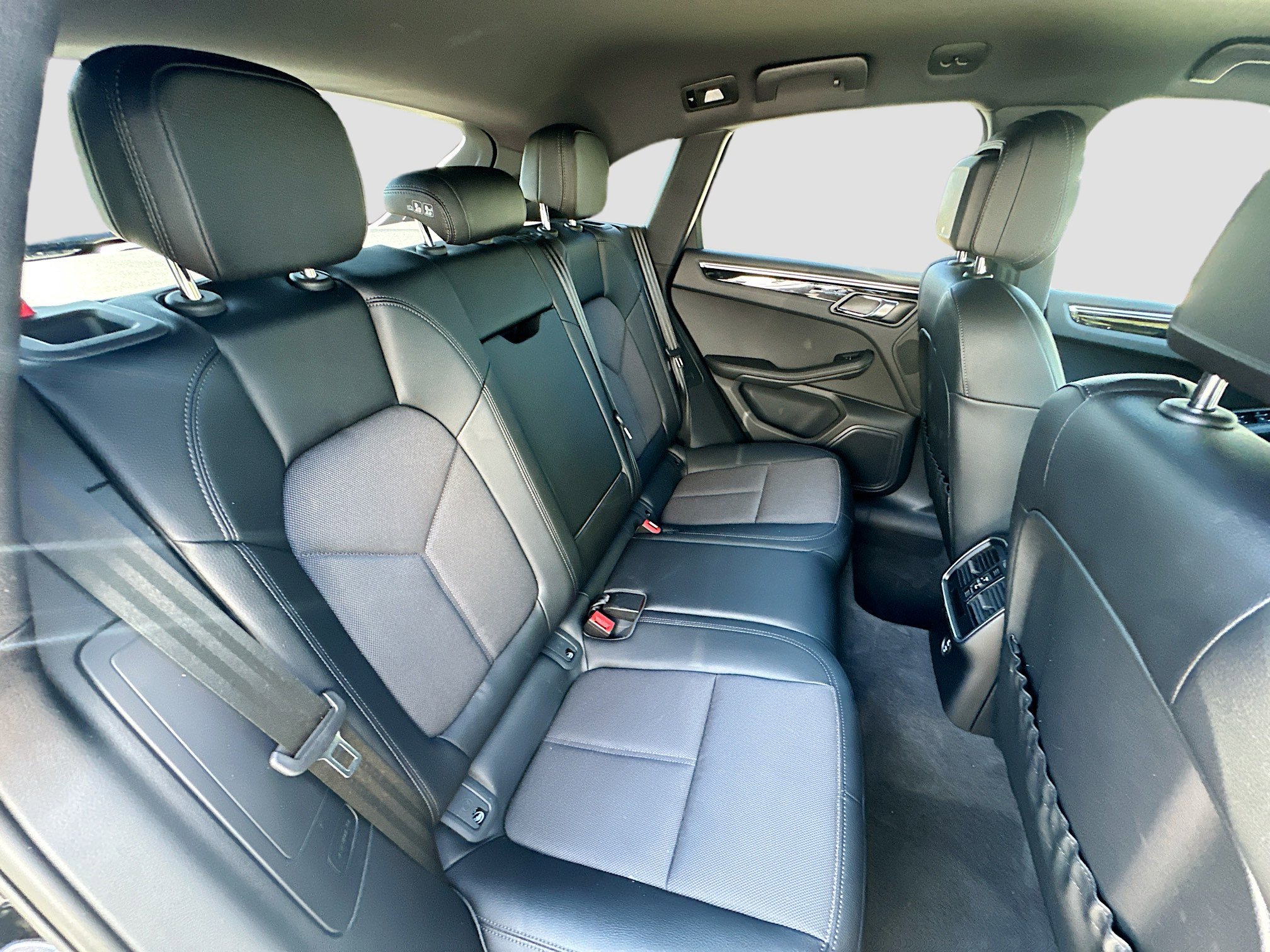 Used 2024 Porsche Macan image 30