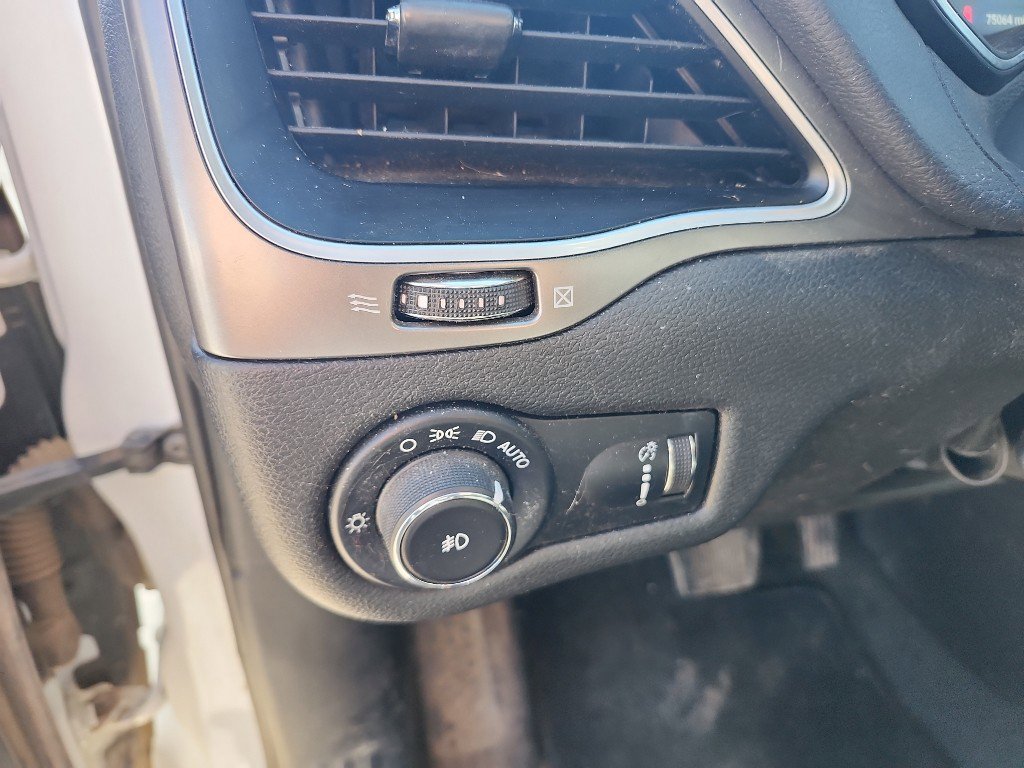 Used 2019 Jeep Cherokee Latitude w/ Popular Appearance Group image 19