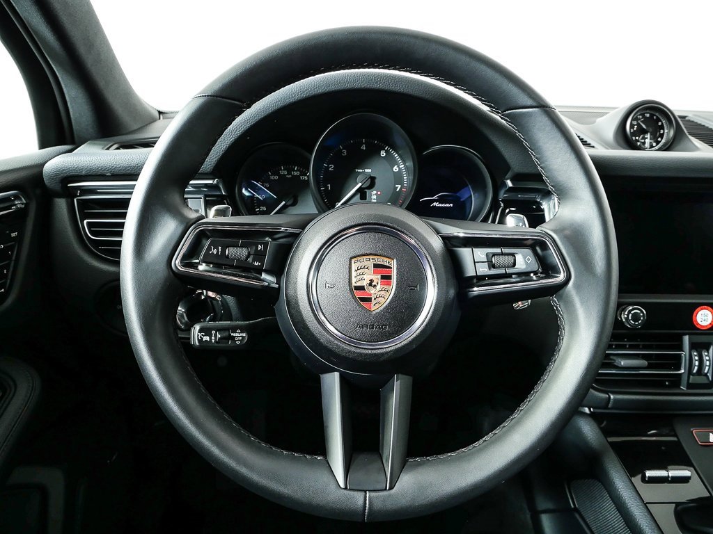 Certified 2025 Porsche Macan image 10