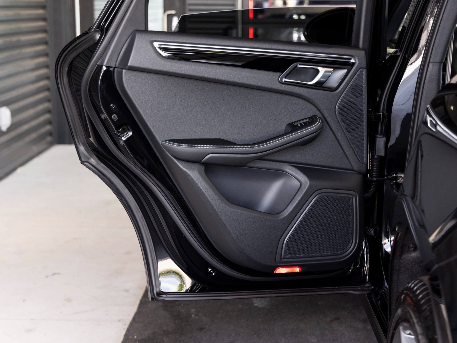 New 2025 Porsche Macan Turbo image 25