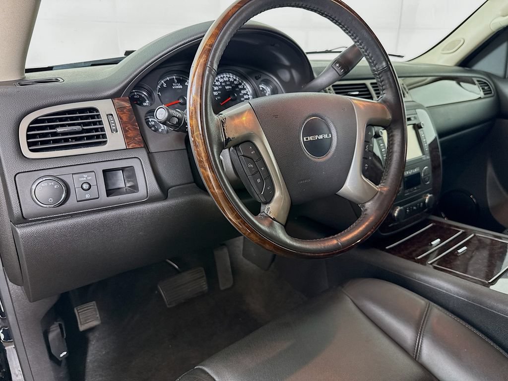 Used 2013 GMC Yukon Denali RWD image 9