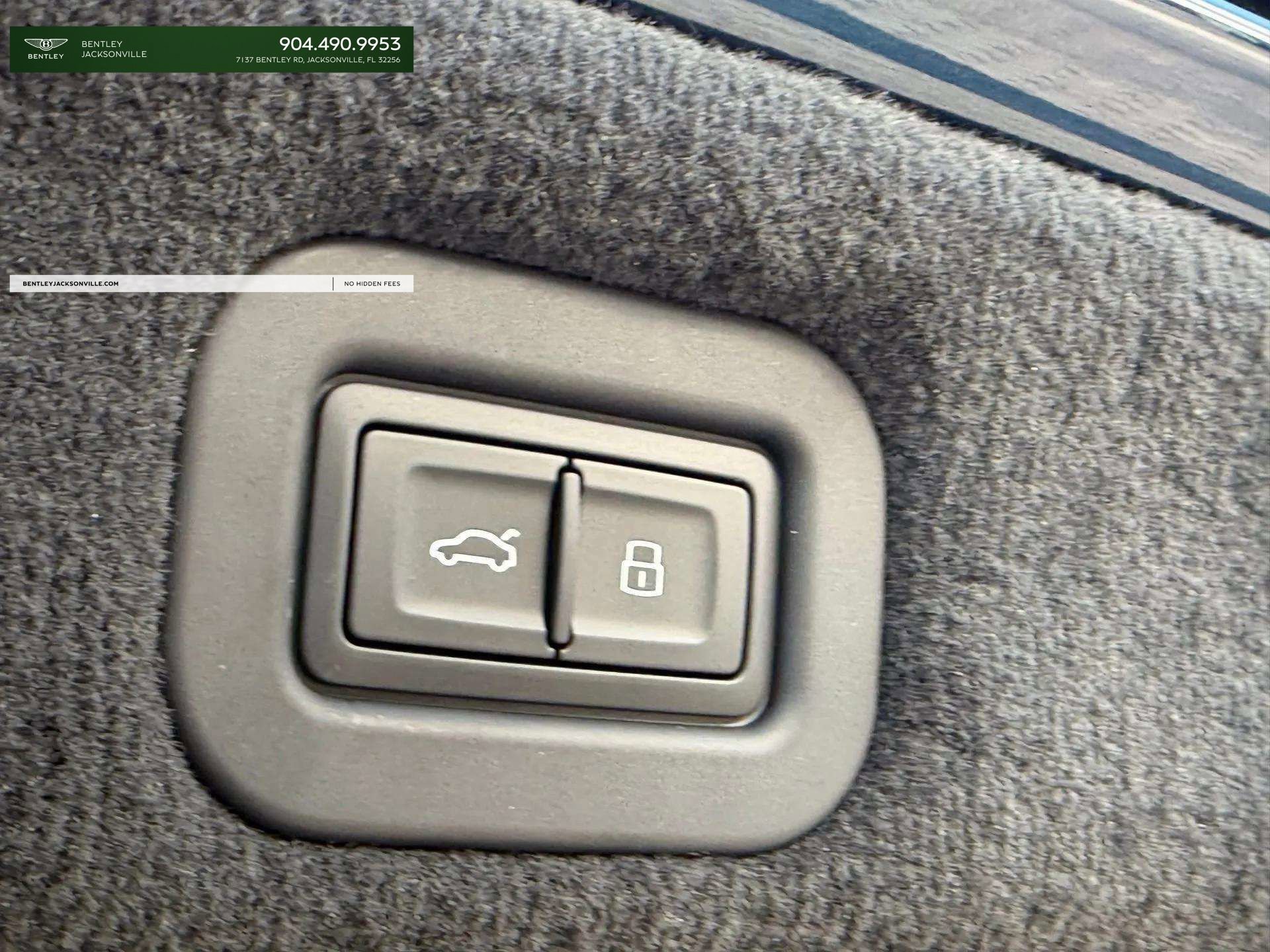 Used 2025 Bentley Flying Spur Plug-In Hybrid image 62