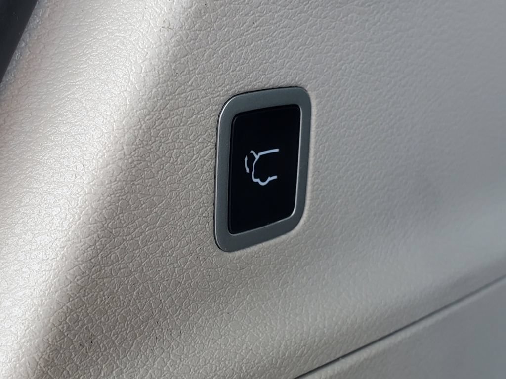 Used 2024 Chrysler Pacifica Touring-L FWD image 28