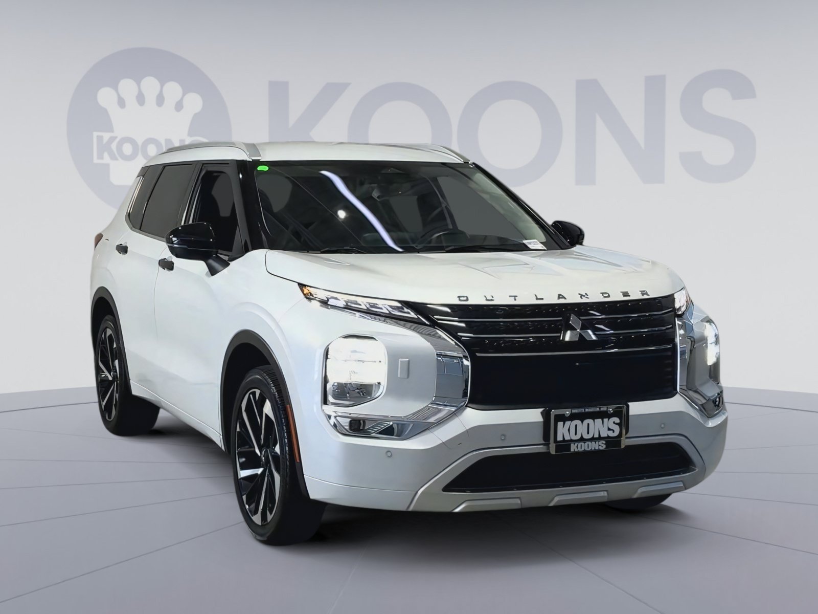 Used 2024 Mitsubishi Outlander SEL AWD/4WD image 2