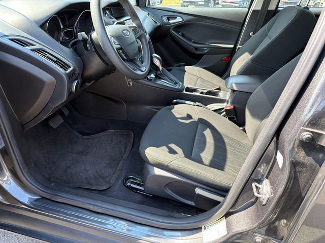 Used 2016 Ford Focus SE image 9
