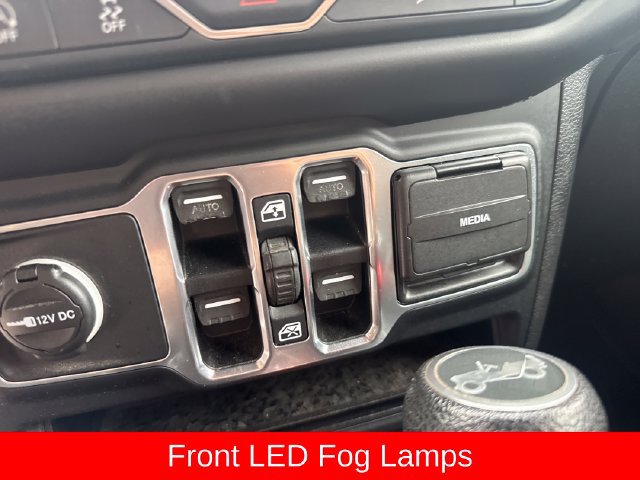 Used 2018 Jeep Wrangler Unlimited Sahara AWD/4WD image 13