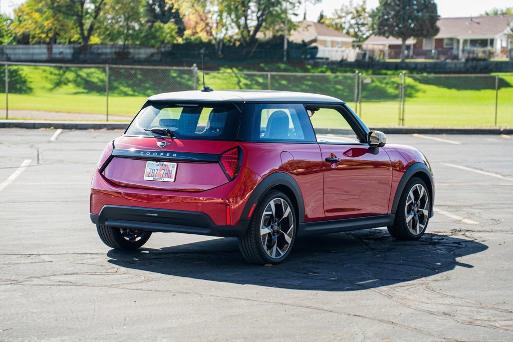 Used 2025 MINI Cooper 2-Door Hardtop image 5