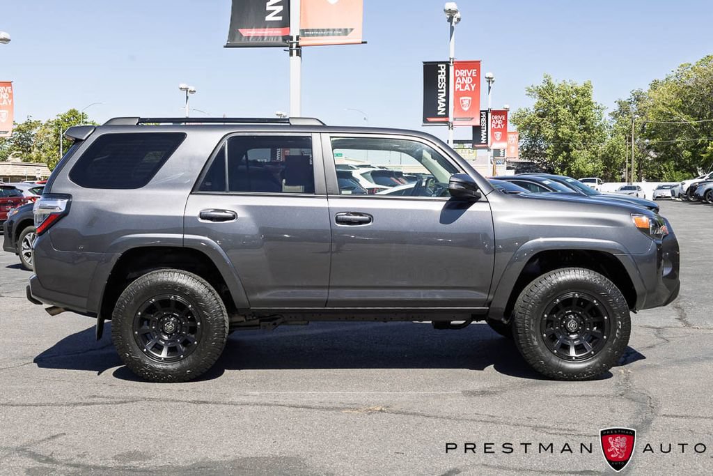 Used 2022 Toyota 4Runner TRD Off-Road Premium w/ Moonroof Package AWD/4WD image 18