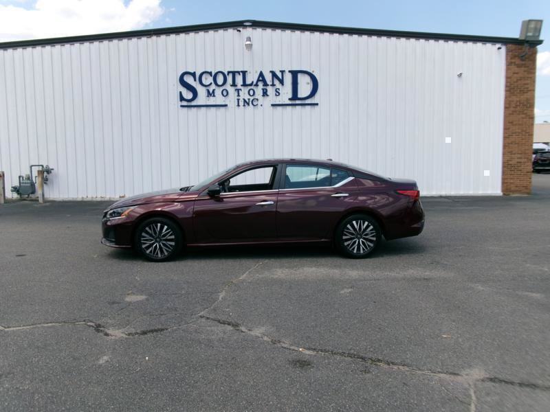 Used 2025 Nissan Altima 2.5 SV FWD image 1