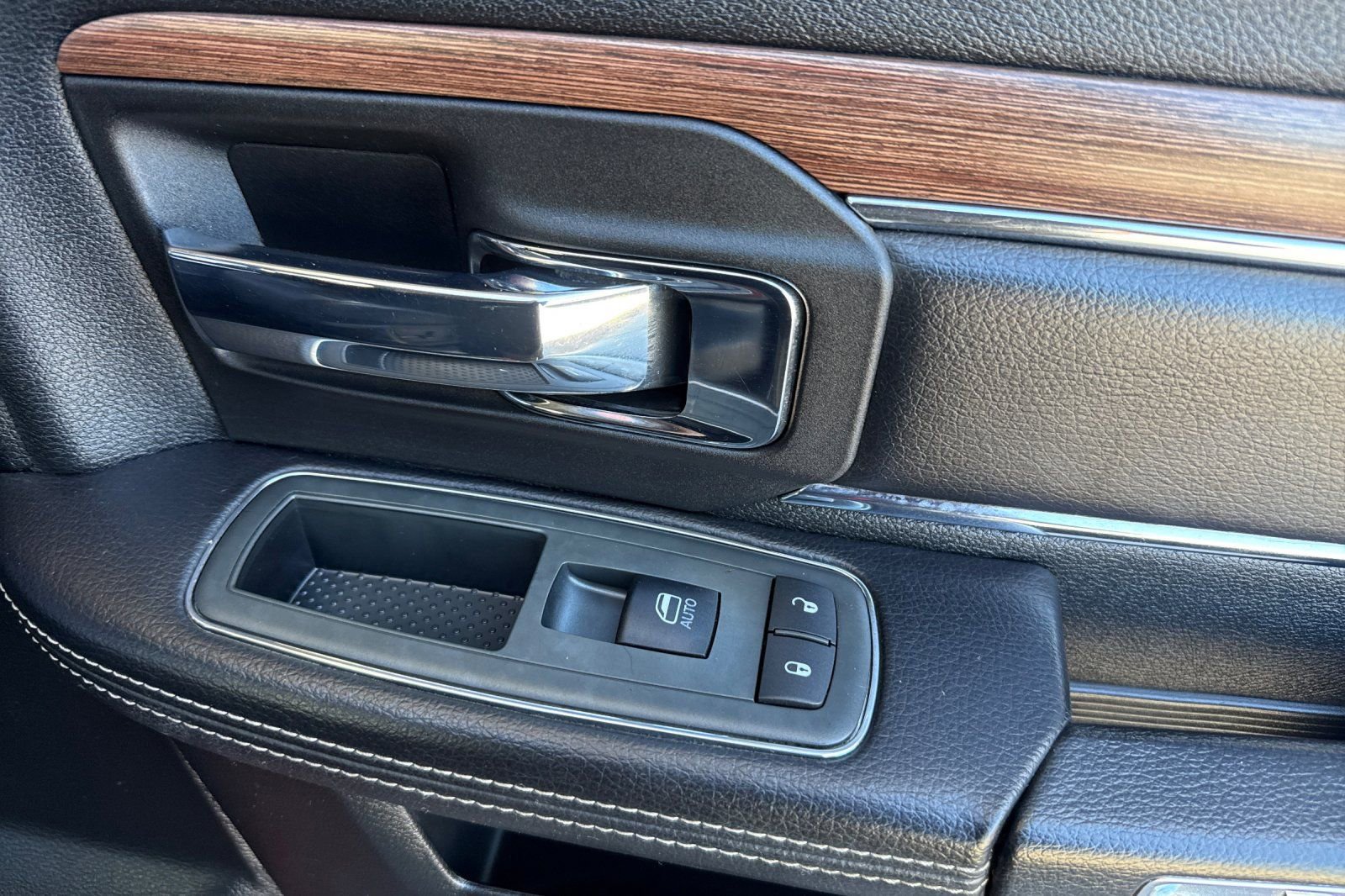 Used 2013 RAM 1500 Laramie w/ Convenience Group AWD/4WD image 19