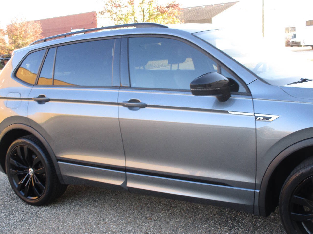 Used 2021 Volkswagen Tiguan SE R-Line FWD image 41