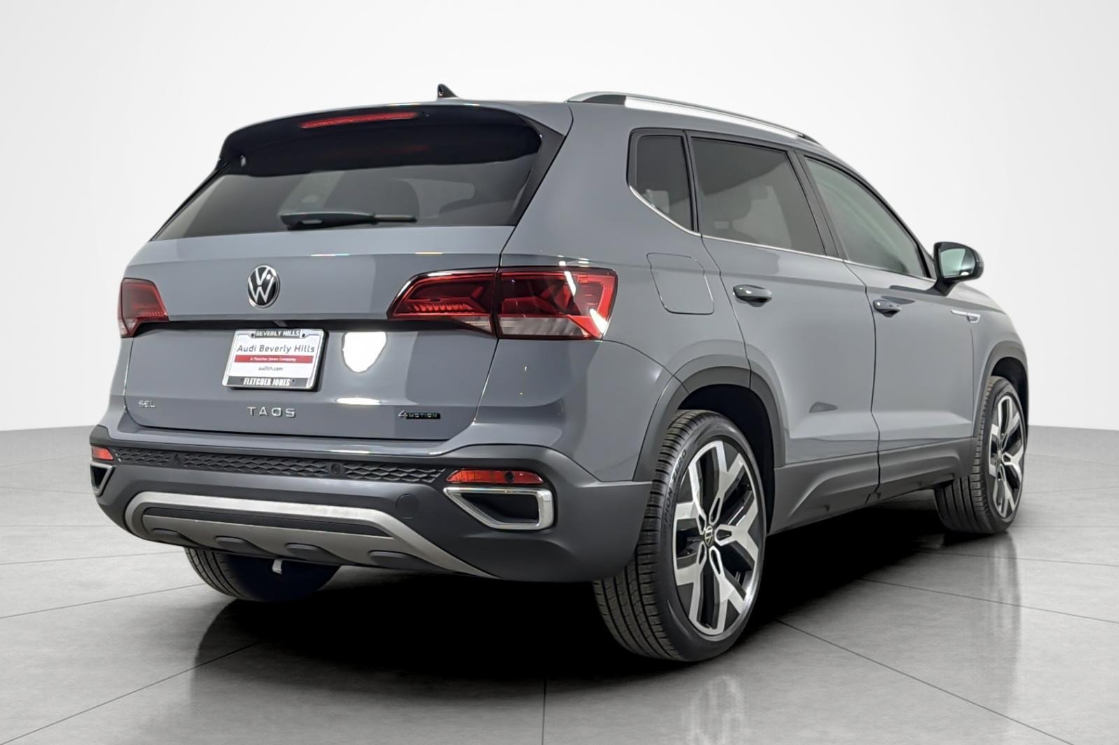 Used 2022 Volkswagen Taos SEL w/ Panoramic Sunroof Package image 5