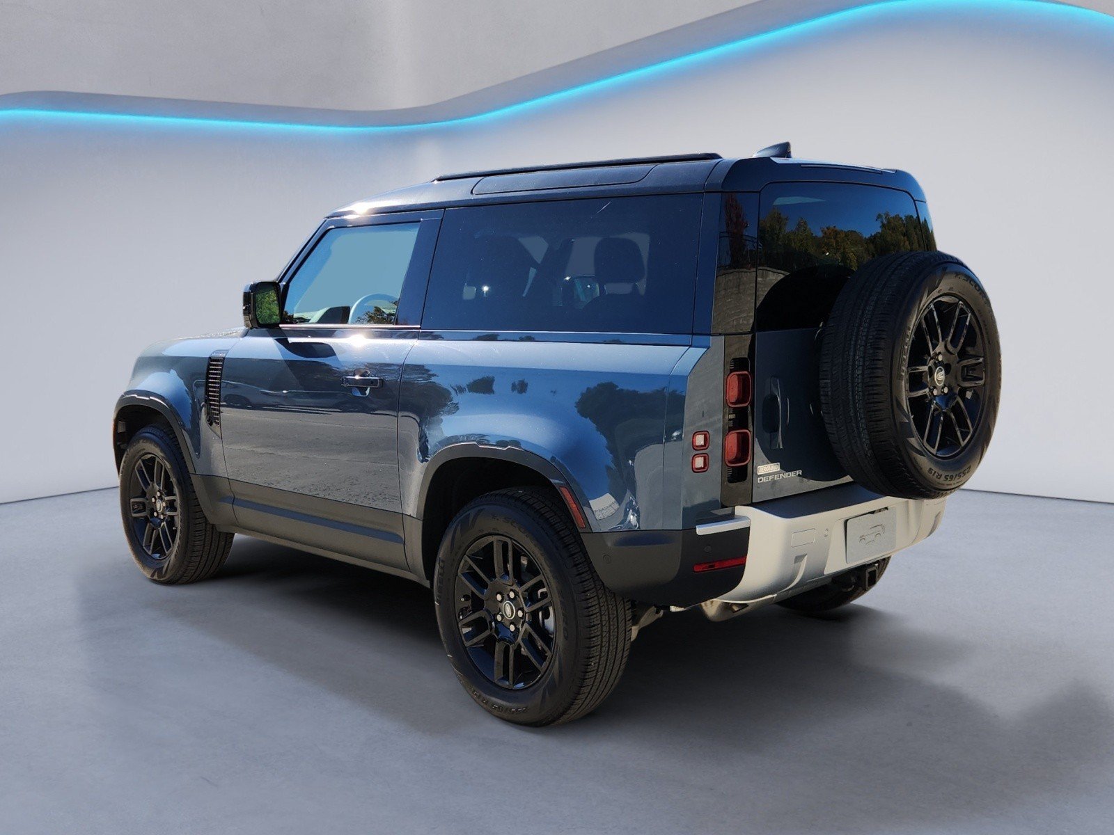 Used 2025 Land Rover Defender 90 S AWD/4WD image 4