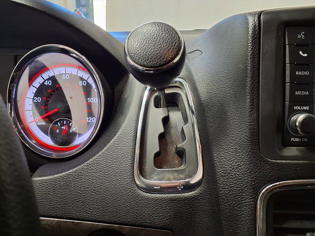 Used 2020 Dodge Grand Caravan SE w/ UConnect Hands-Free Group image 16