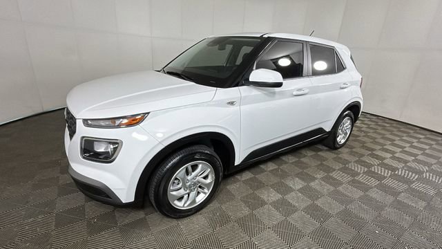 Used 2024 Hyundai Venue SE FWD image 7